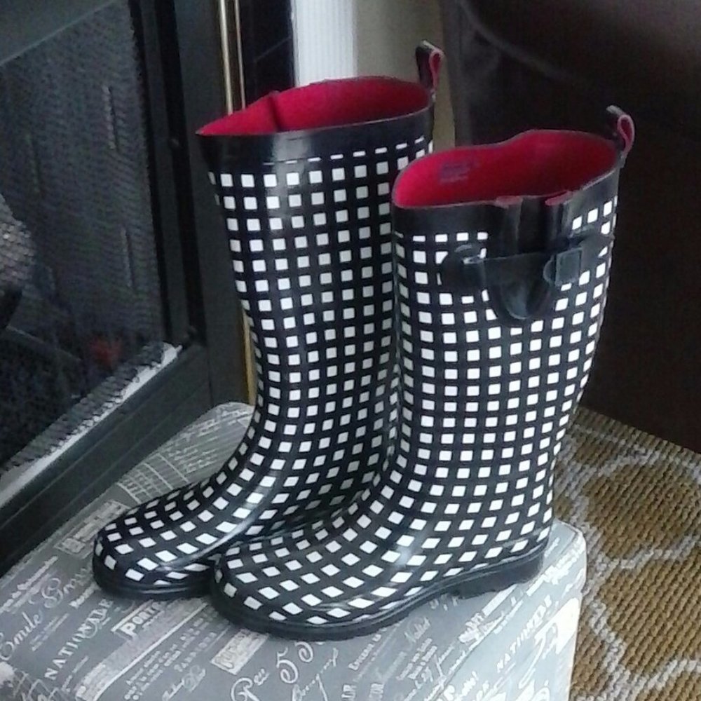 Women rain boots MAKE OFFER!!!